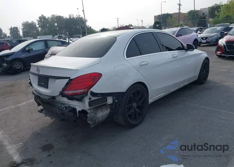 2016 Mercedes-Benz C 300 из США, поврежденный, VIN 55SWF4JB1GU124126